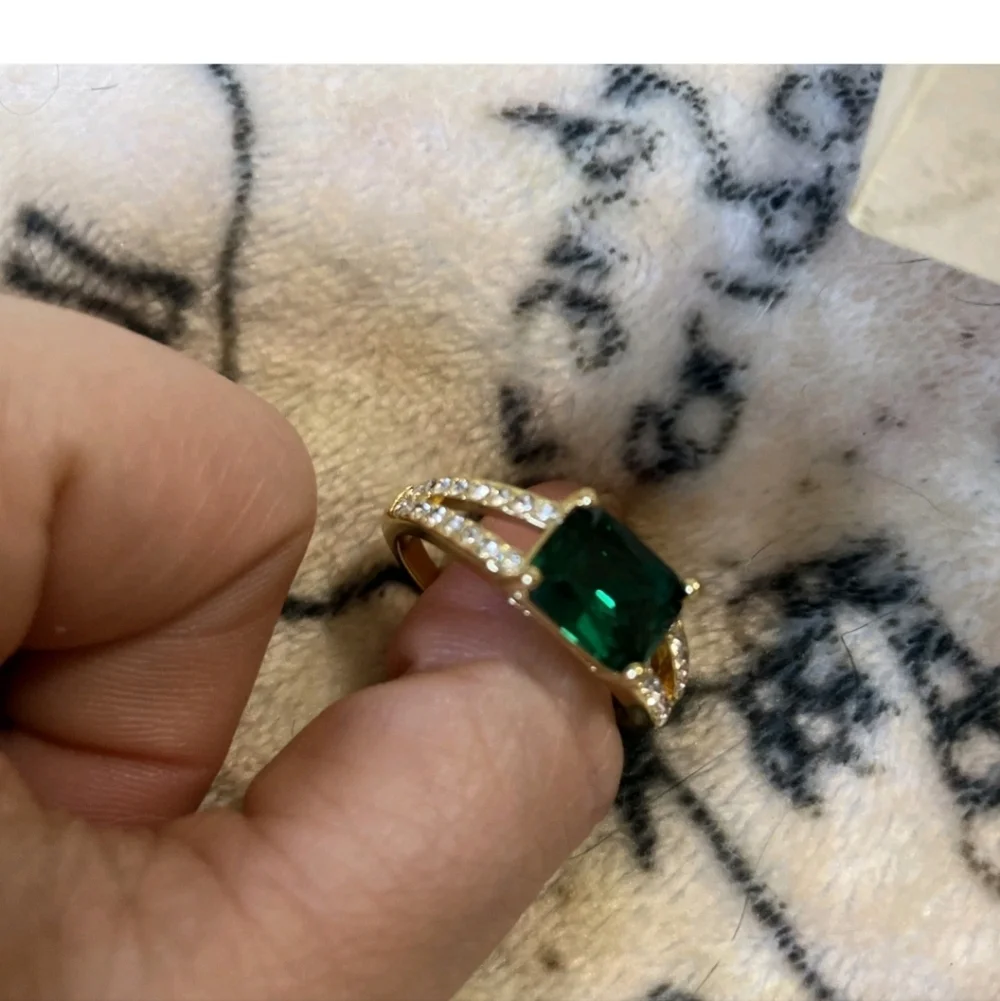 NWT Charter Club Size 11 Gold Colored Green Stone Shiny Ring